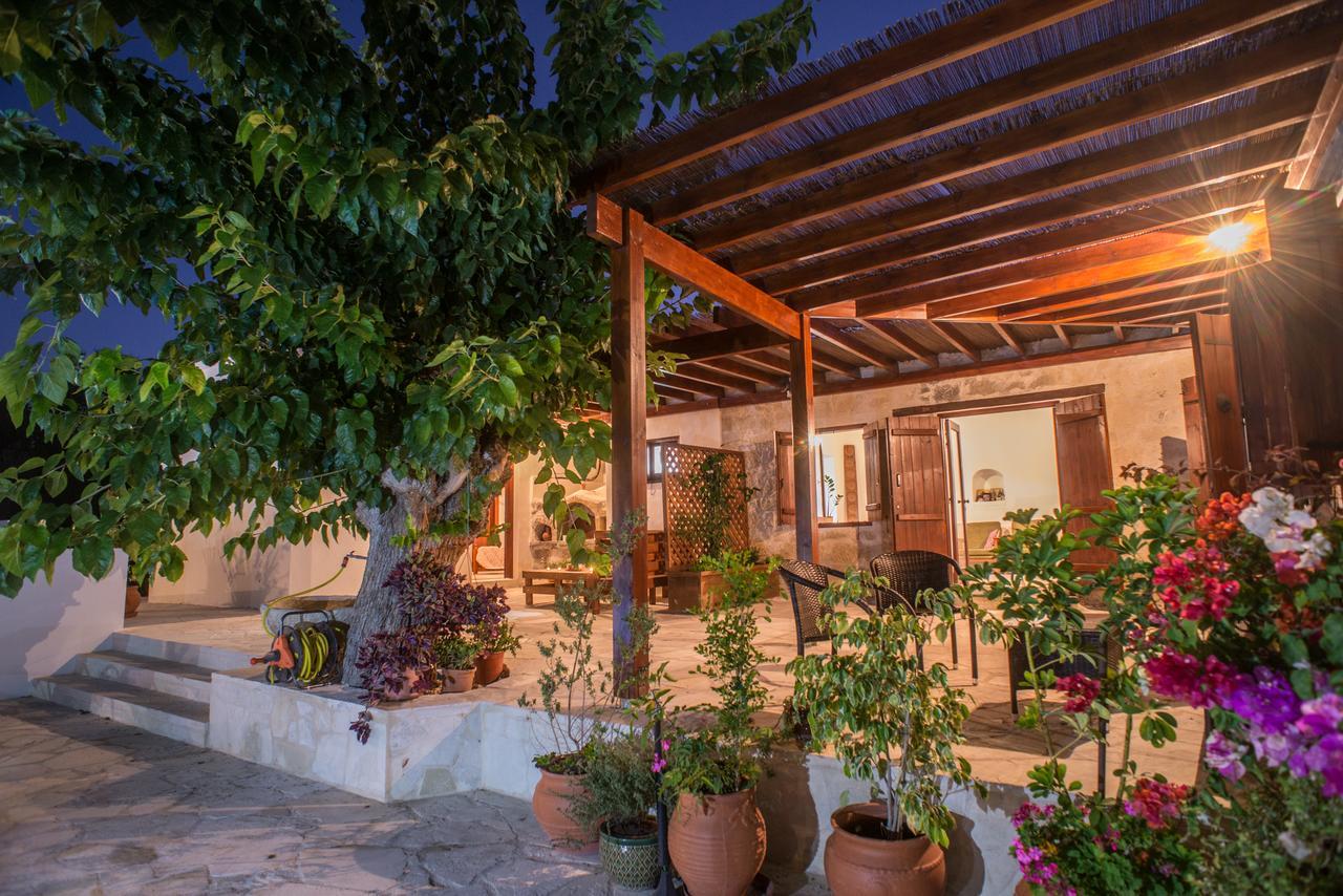 Chloe'S House Casa de hóspedes Pano Akourdalia Exterior foto